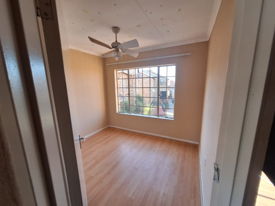 To Let 4 Bedroom Property for Rent in Elandspark Gauteng