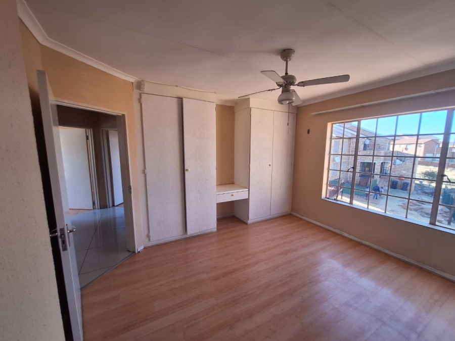 To Let 4 Bedroom Property for Rent in Elandspark Gauteng