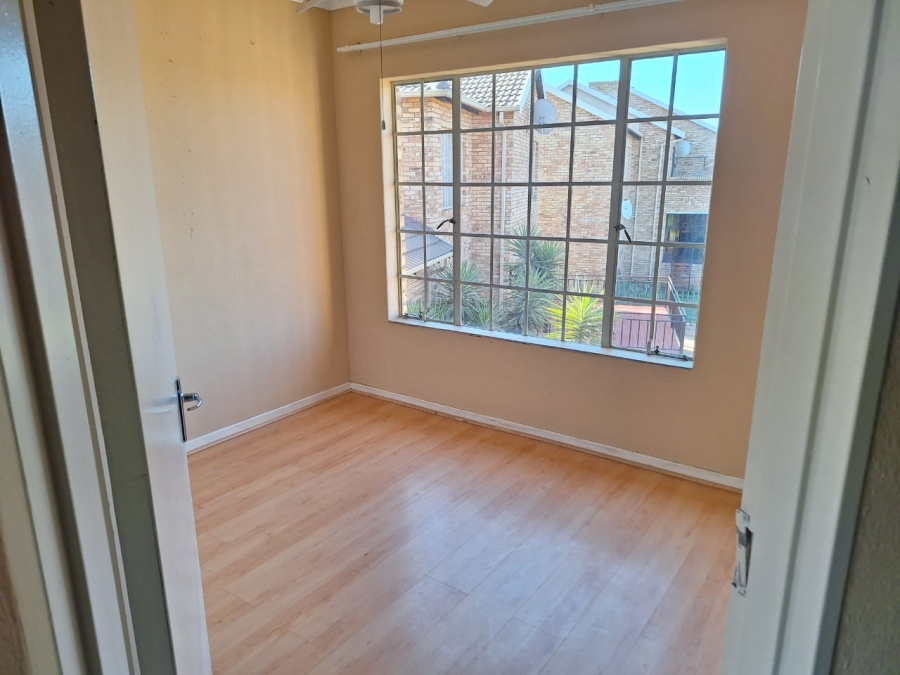 To Let 4 Bedroom Property for Rent in Elandspark Gauteng