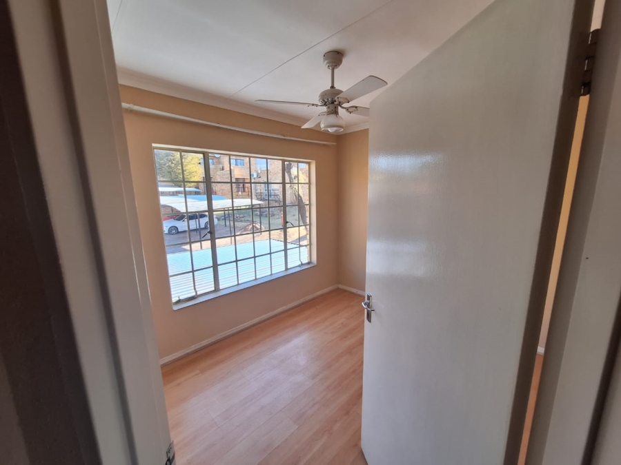 To Let 4 Bedroom Property for Rent in Elandspark Gauteng