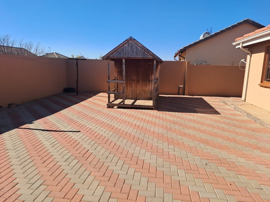 To Let  Bedroom Property for Rent in Crystal Park Gauteng