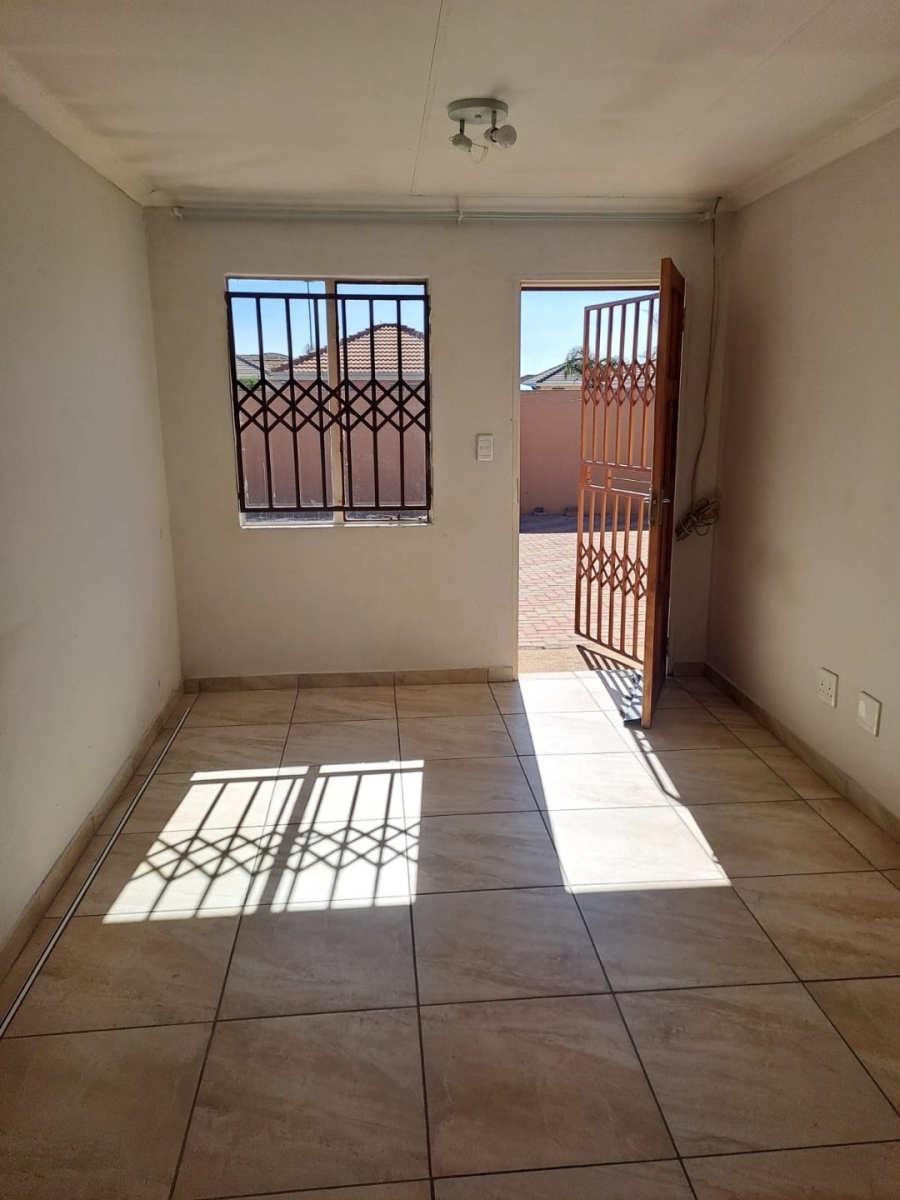 To Let  Bedroom Property for Rent in Crystal Park Gauteng