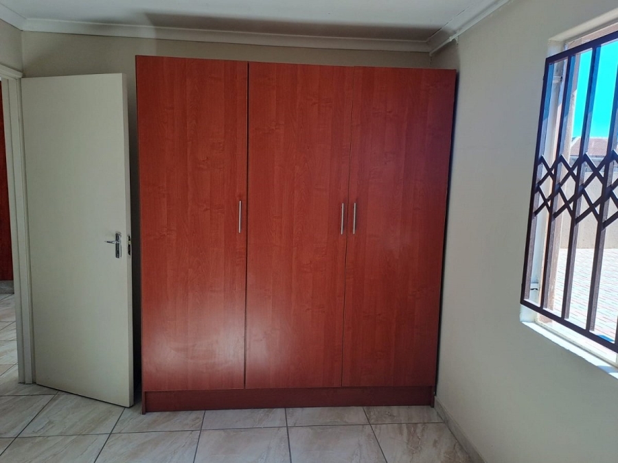 To Let  Bedroom Property for Rent in Crystal Park Gauteng