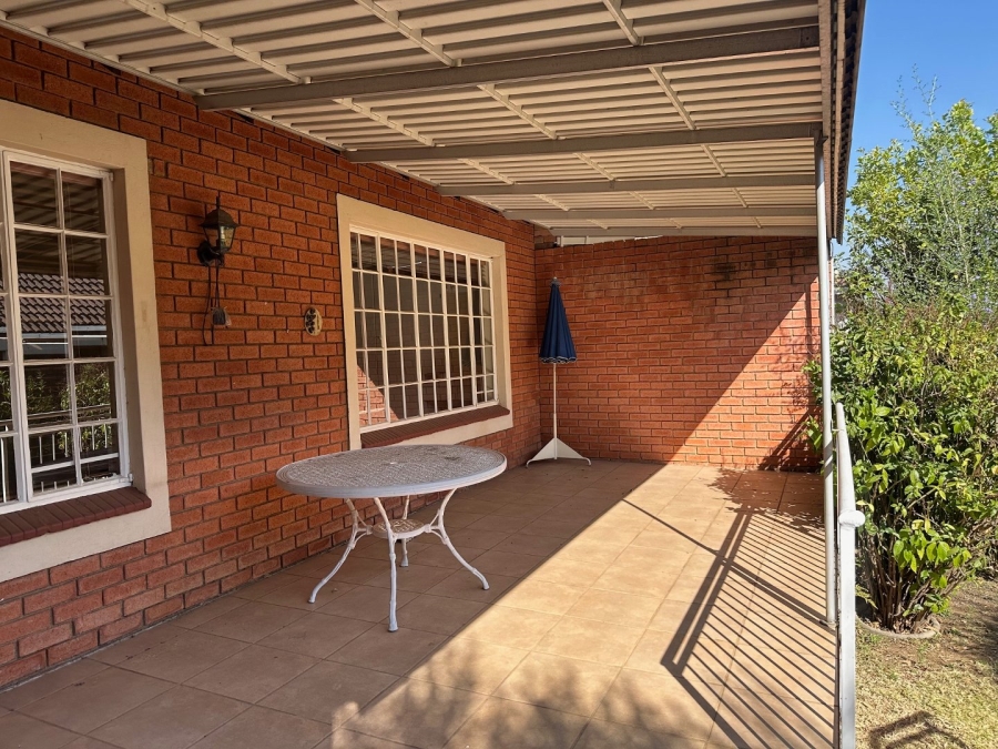2 Bedroom Property for Sale in Wilgeheuwel Gauteng
