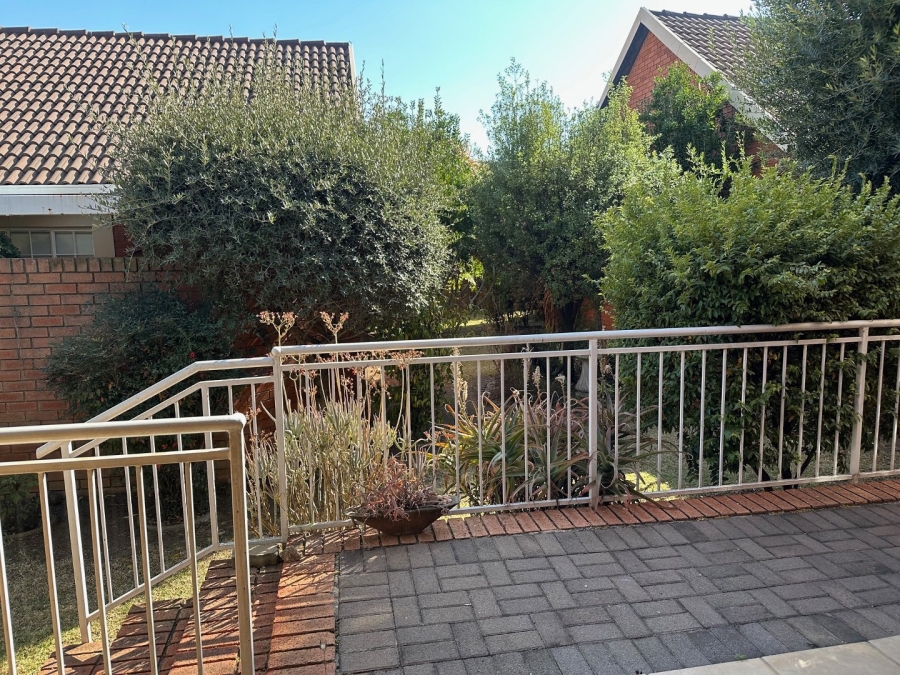 2 Bedroom Property for Sale in Wilgeheuwel Gauteng