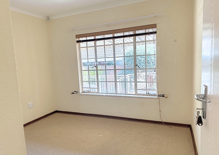 2 Bedroom Property for Sale in Wilgeheuwel Gauteng