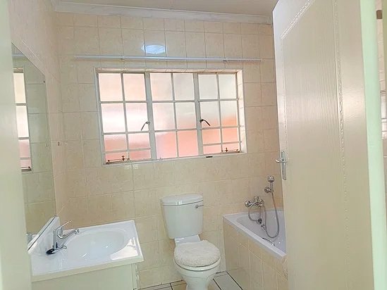2 Bedroom Property for Sale in Wilgeheuwel Gauteng