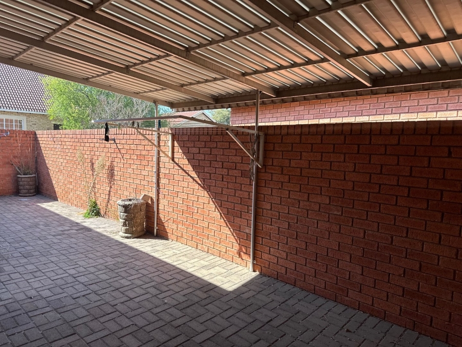 2 Bedroom Property for Sale in Wilgeheuwel Gauteng