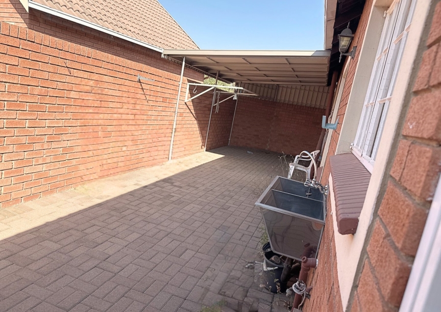 2 Bedroom Property for Sale in Wilgeheuwel Gauteng