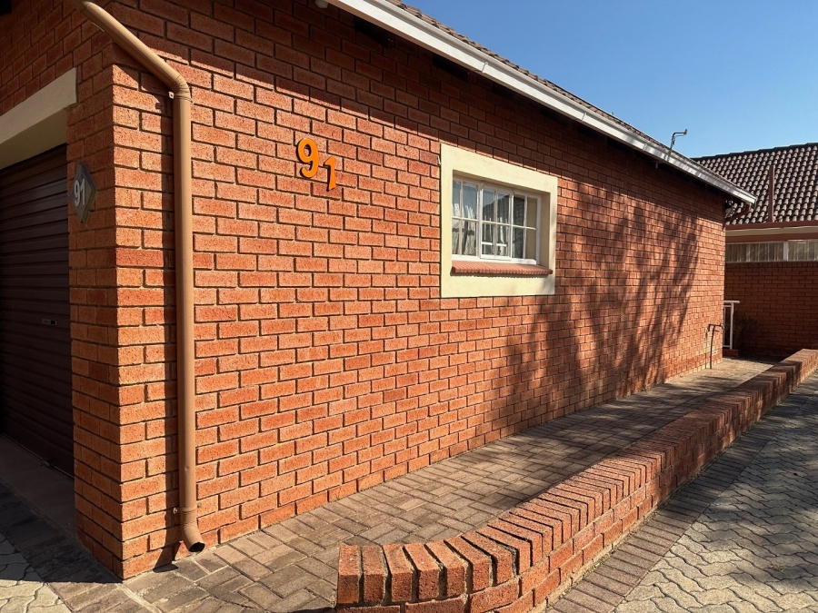 2 Bedroom Property for Sale in Wilgeheuwel Gauteng