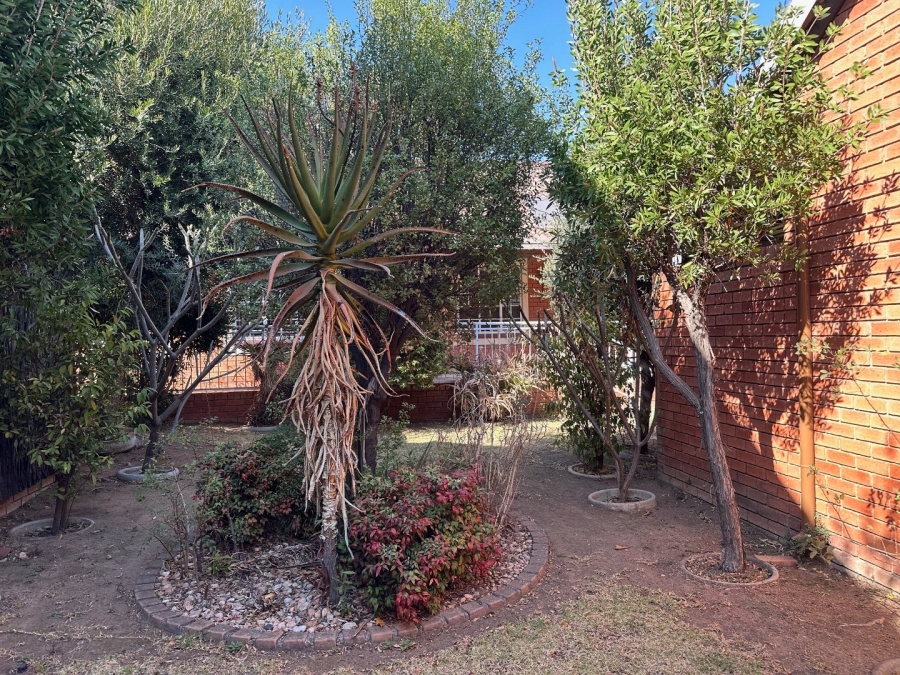 2 Bedroom Property for Sale in Wilgeheuwel Gauteng