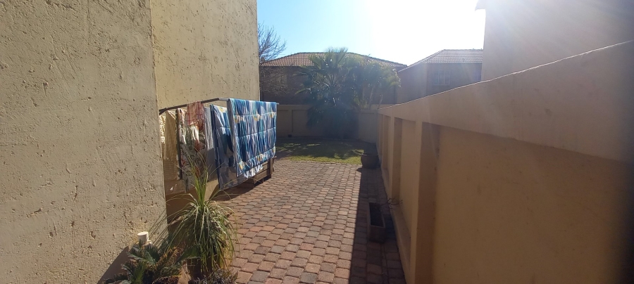 To Let 2 Bedroom Property for Rent in Annlin Gauteng