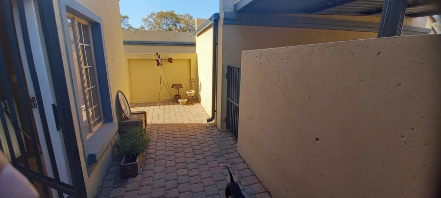 To Let 2 Bedroom Property for Rent in Annlin Gauteng