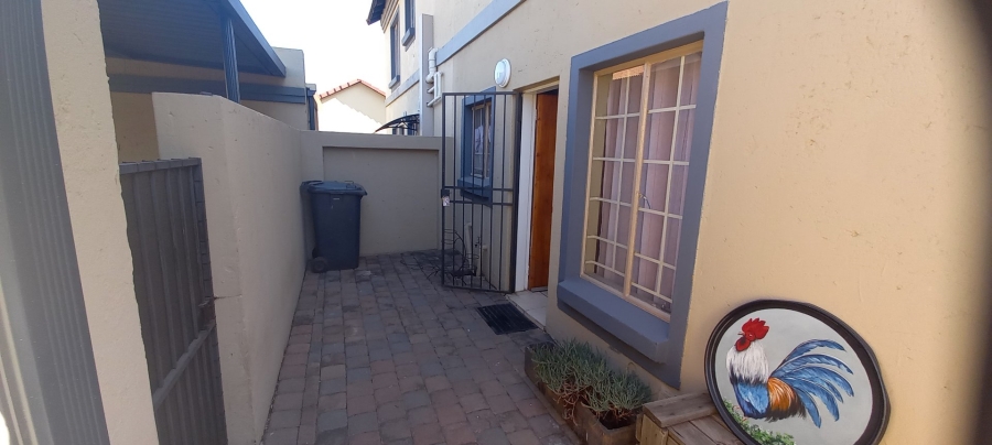 To Let 2 Bedroom Property for Rent in Annlin Gauteng