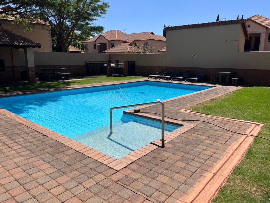 To Let 2 Bedroom Property for Rent in Ravenswood Gauteng