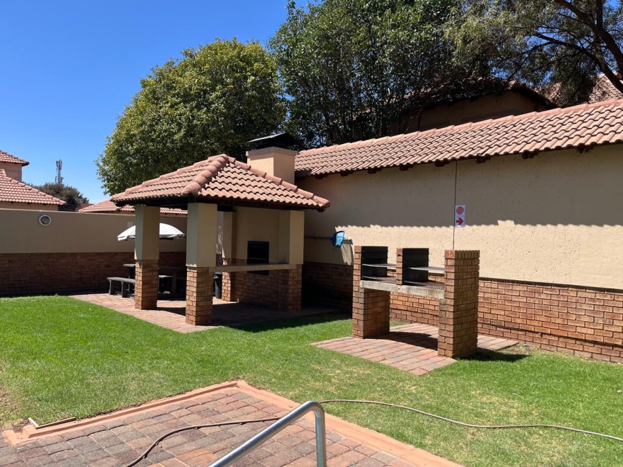 To Let 2 Bedroom Property for Rent in Ravenswood Gauteng