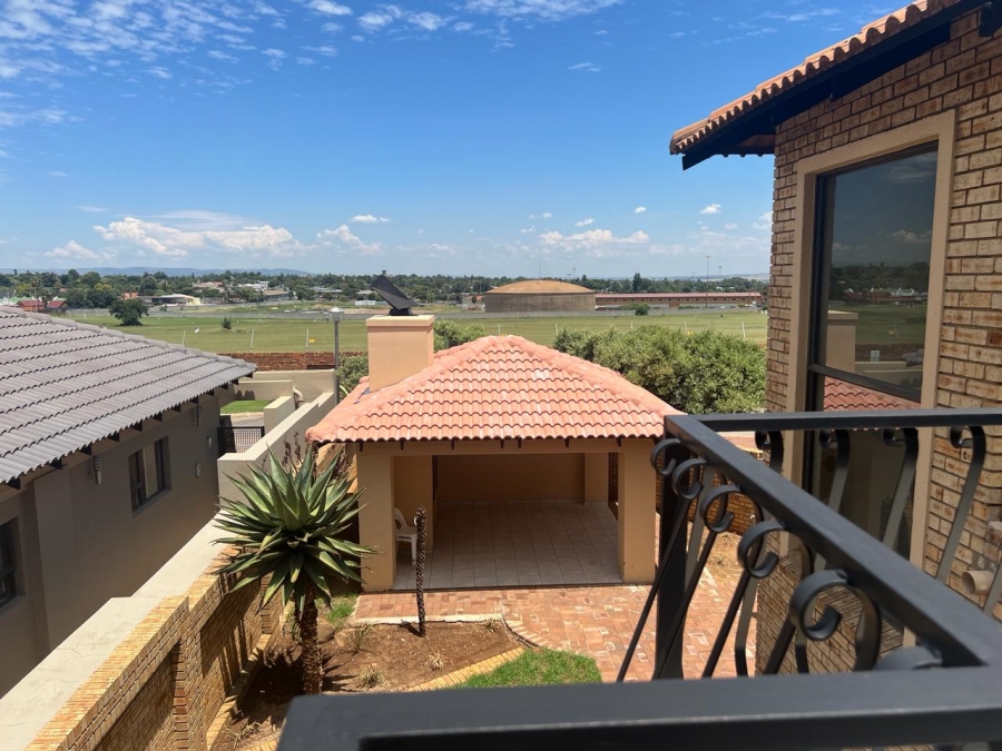 To Let 4 Bedroom Property for Rent in Meyersdal Gauteng