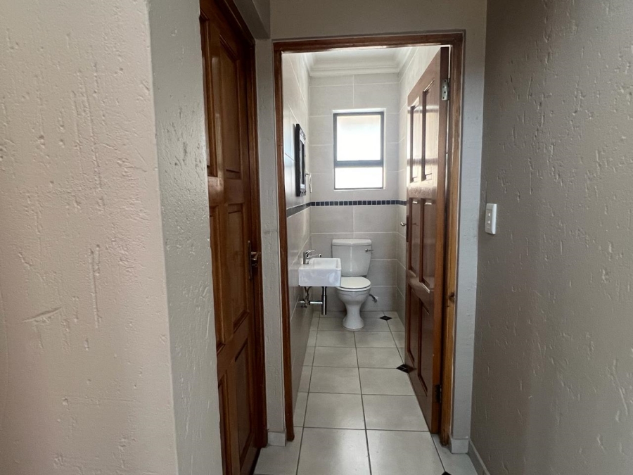 To Let 4 Bedroom Property for Rent in Meyersdal Gauteng