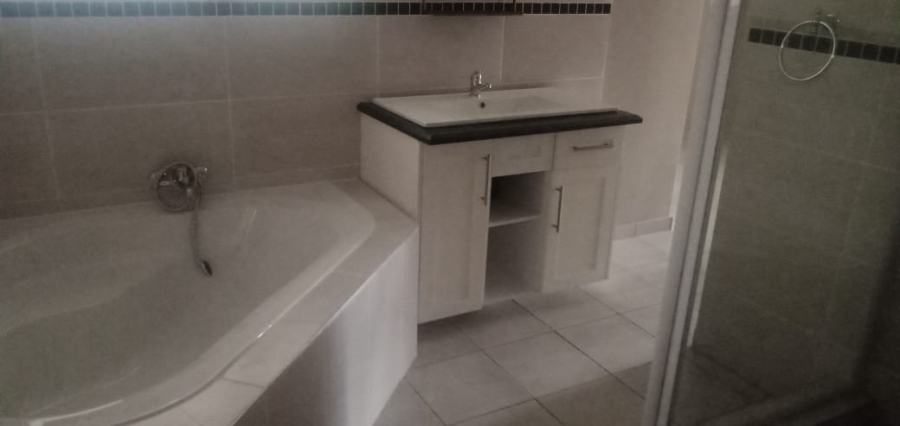 To Let 4 Bedroom Property for Rent in Meyersdal Gauteng