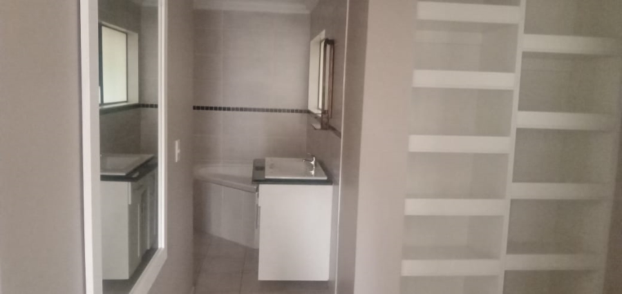 To Let 4 Bedroom Property for Rent in Meyersdal Gauteng