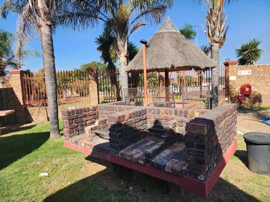 To Let 2 Bedroom Property for Rent in Ravensklip Gauteng