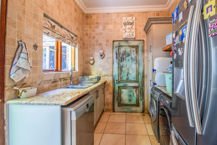 To Let 5 Bedroom Property for Rent in Kensington Gauteng