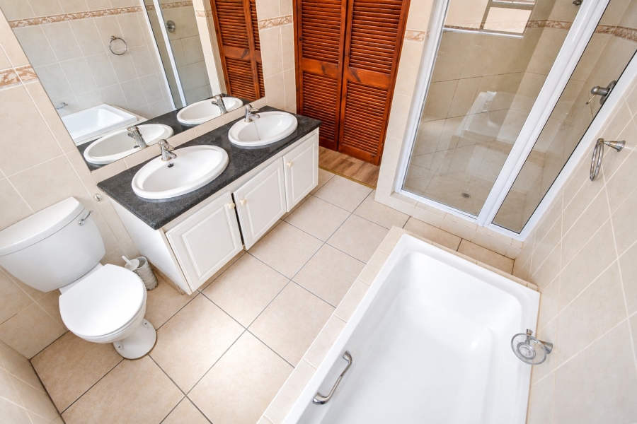 3 Bedroom Property for Sale in Lonehill Gauteng