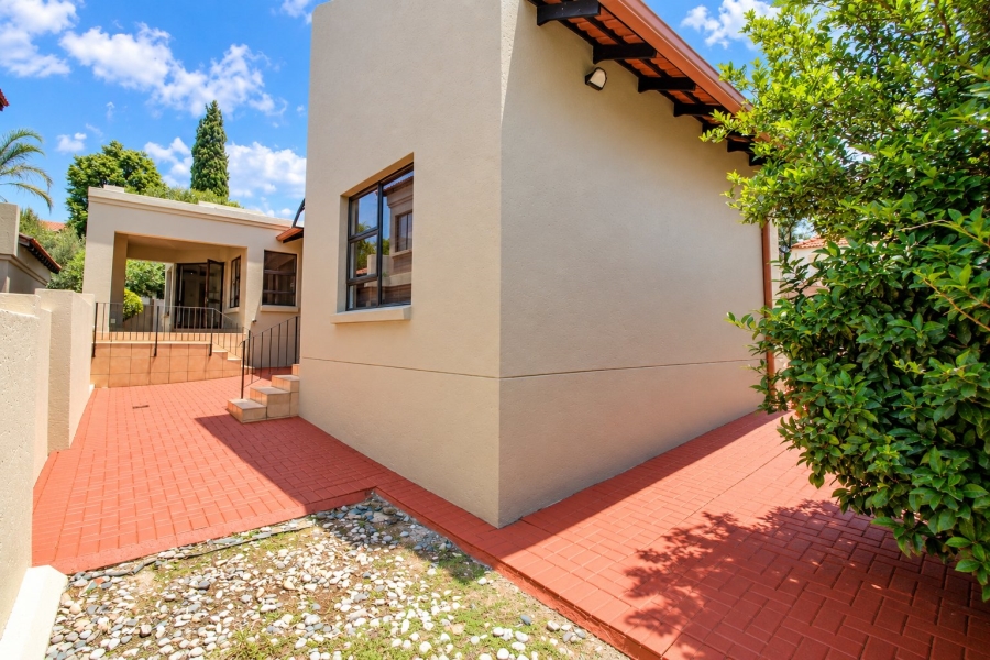 3 Bedroom Property for Sale in Lonehill Gauteng