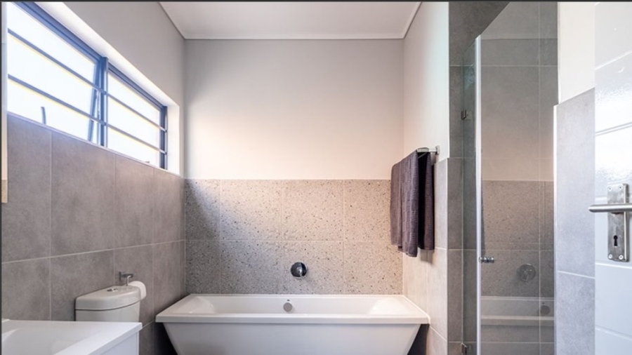 3 Bedroom Property for Sale in Amberfield Gauteng