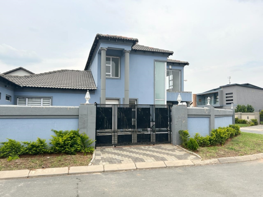 4 Bedroom Property for Sale in Blue Hills Gauteng