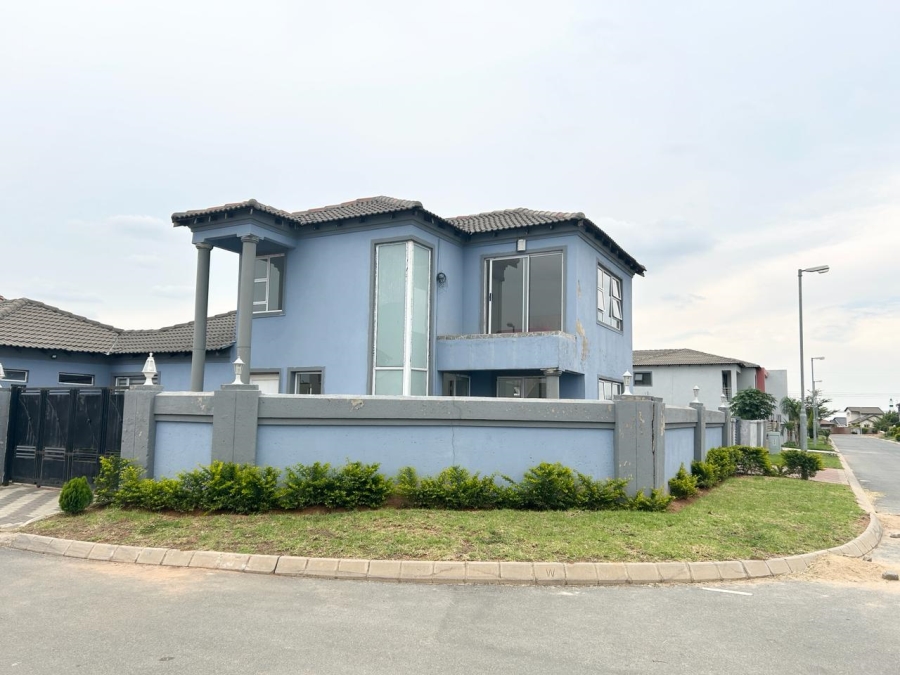 4 Bedroom Property for Sale in Blue Hills Gauteng