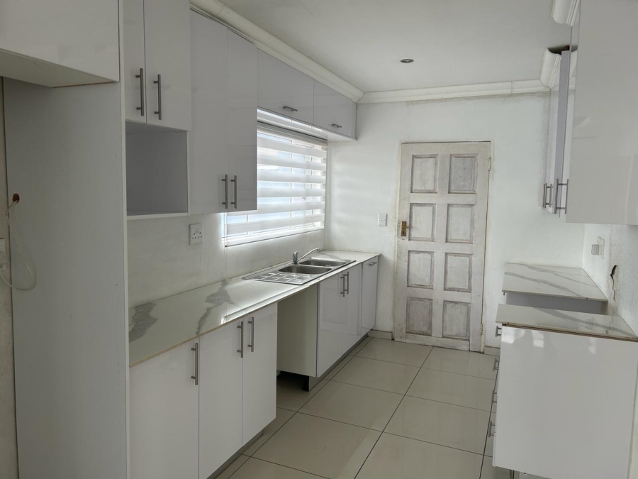 4 Bedroom Property for Sale in Blue Hills Gauteng