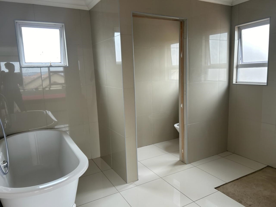 4 Bedroom Property for Sale in Blue Hills Gauteng