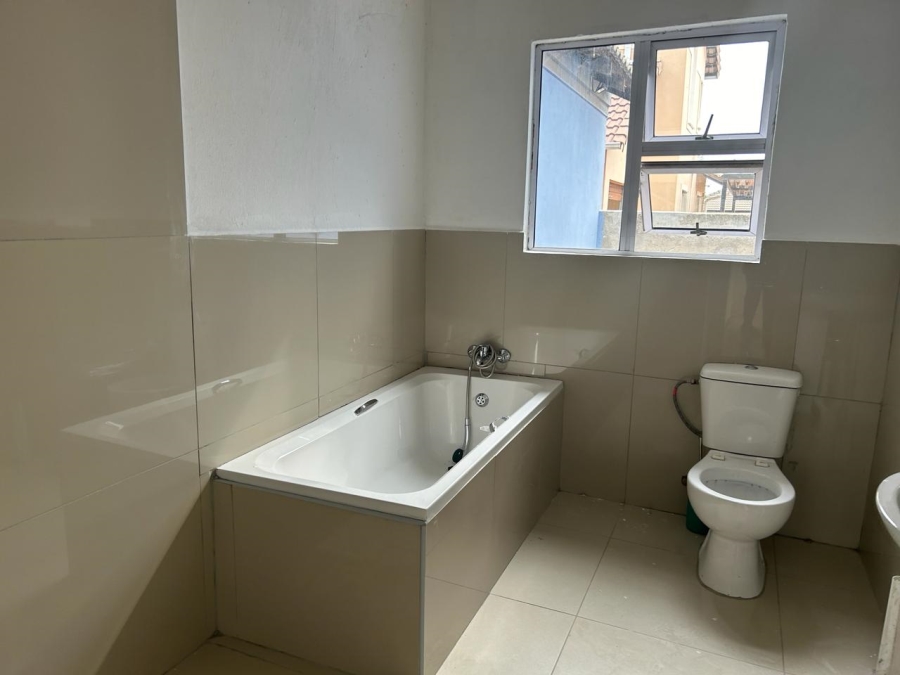 4 Bedroom Property for Sale in Blue Hills Gauteng