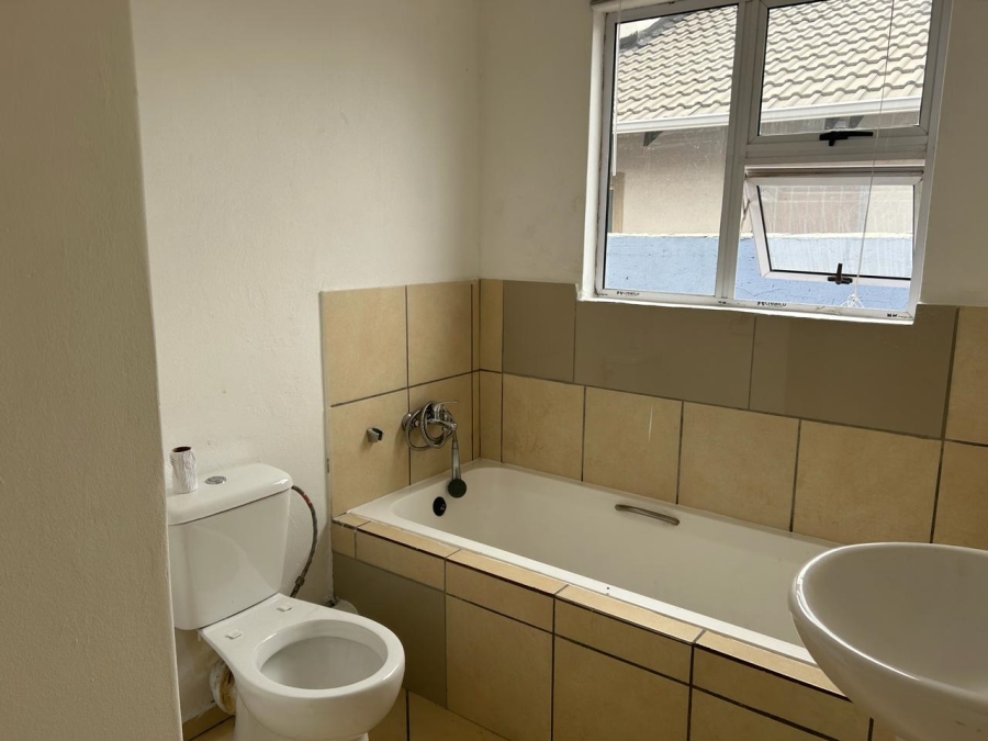4 Bedroom Property for Sale in Blue Hills Gauteng