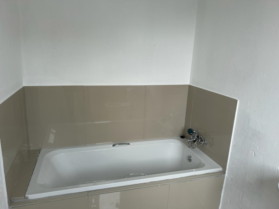 4 Bedroom Property for Sale in Blue Hills Gauteng