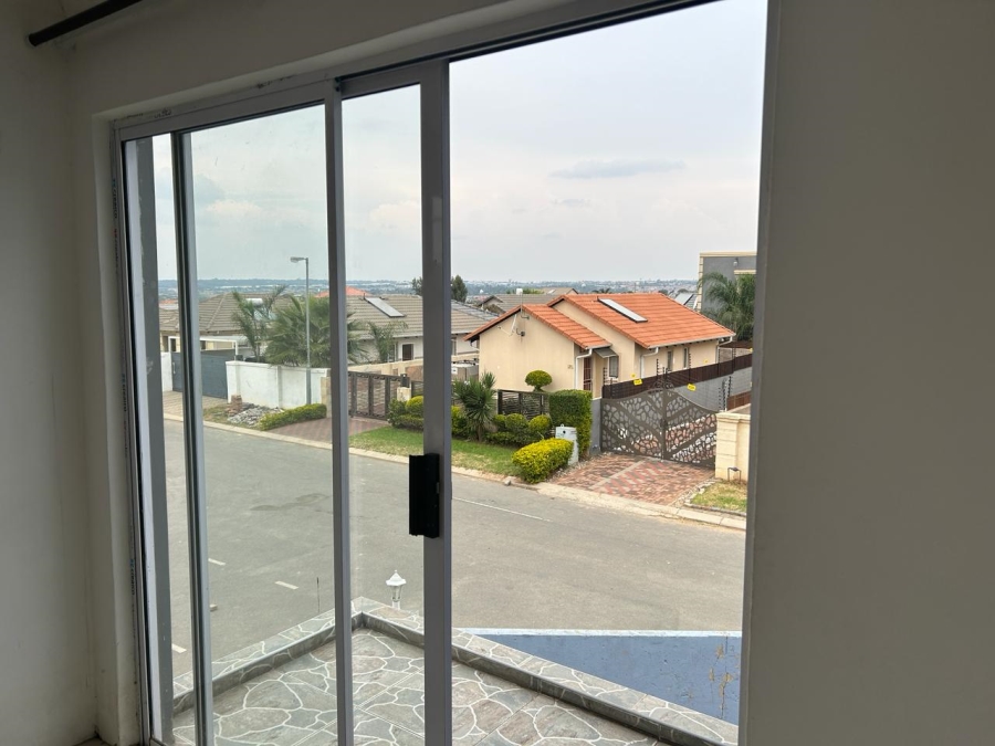 4 Bedroom Property for Sale in Blue Hills Gauteng
