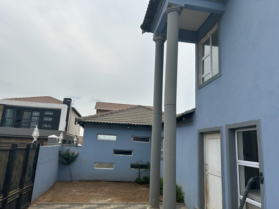 4 Bedroom Property for Sale in Blue Hills Gauteng