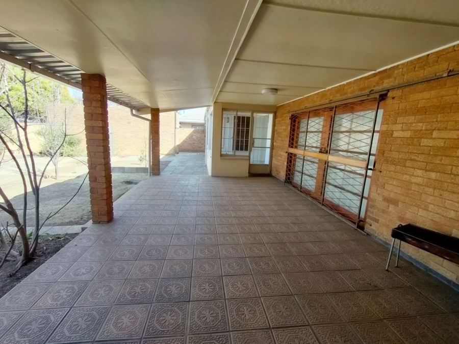 To Let 4 Bedroom Property for Rent in Parkdene Gauteng