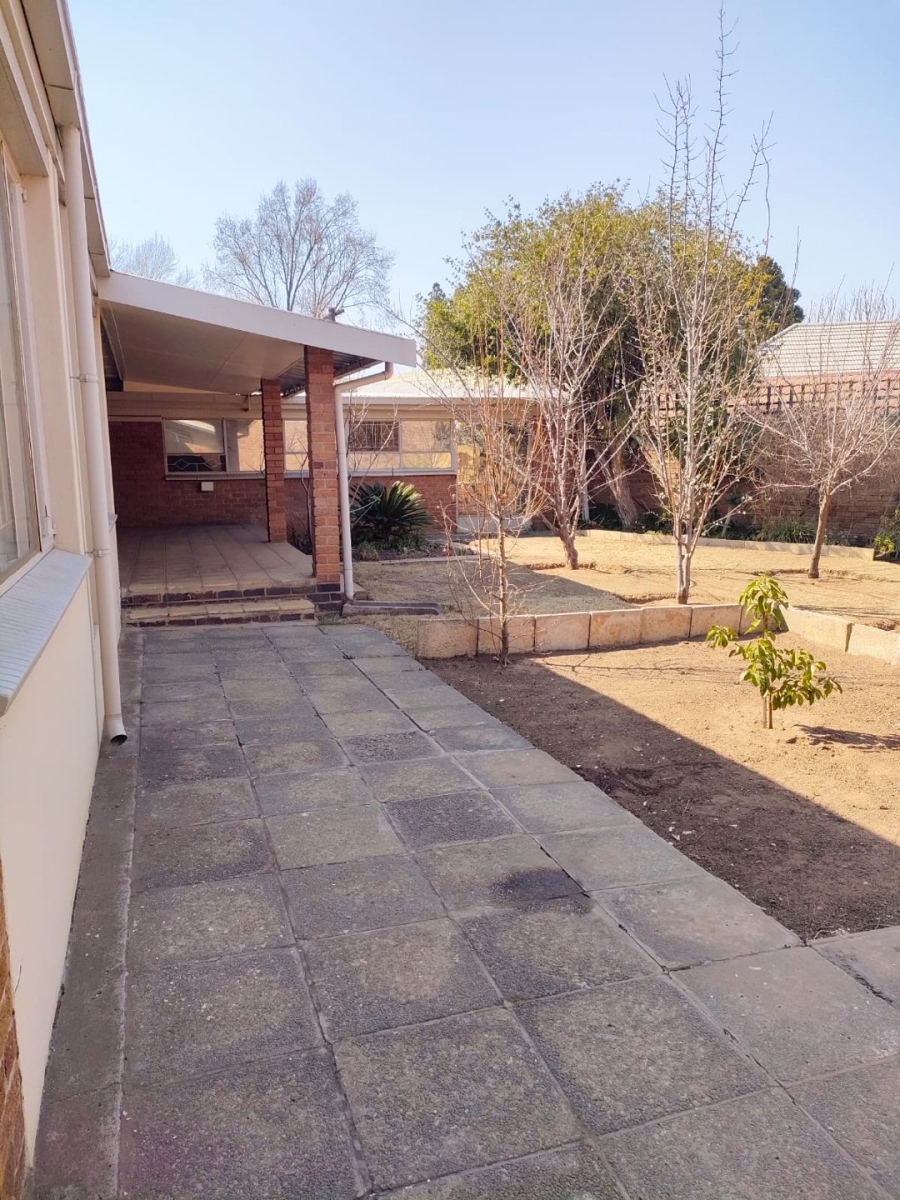 To Let 4 Bedroom Property for Rent in Parkdene Gauteng