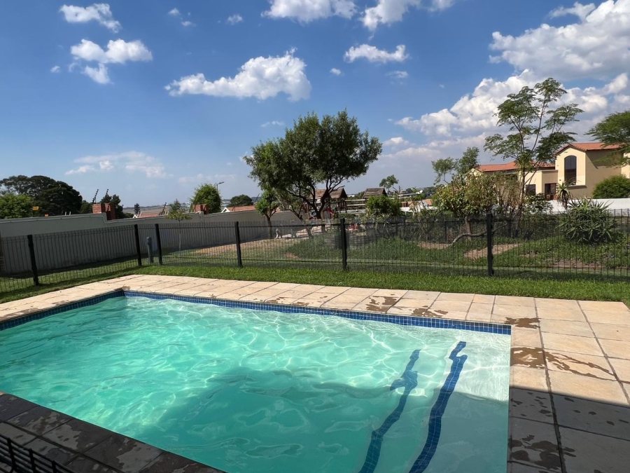 To Let 3 Bedroom Property for Rent in Noordwyk Gauteng