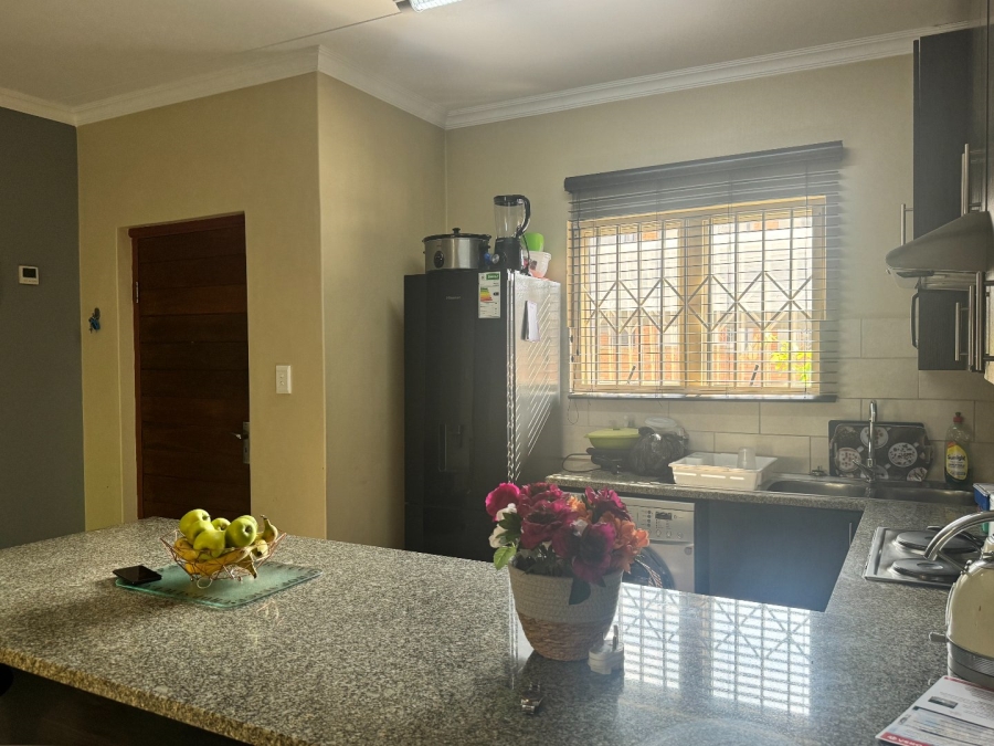 To Let 3 Bedroom Property for Rent in Noordwyk Gauteng