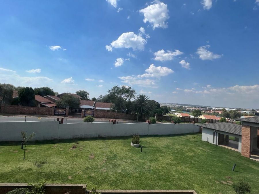 To Let 3 Bedroom Property for Rent in Noordwyk Gauteng