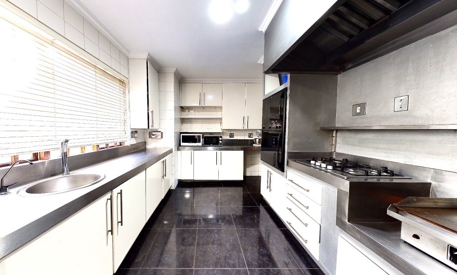 1 Bedroom Property for Sale in Bryanston Gauteng