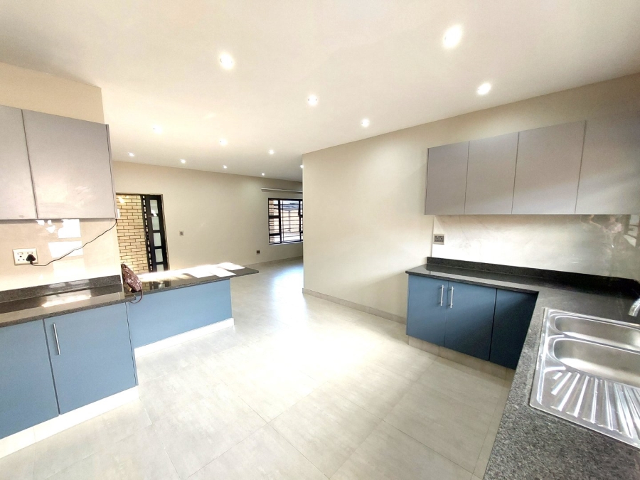 To Let 2 Bedroom Property for Rent in Robertsham Gauteng