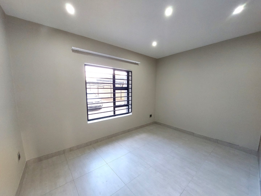 To Let 2 Bedroom Property for Rent in Robertsham Gauteng