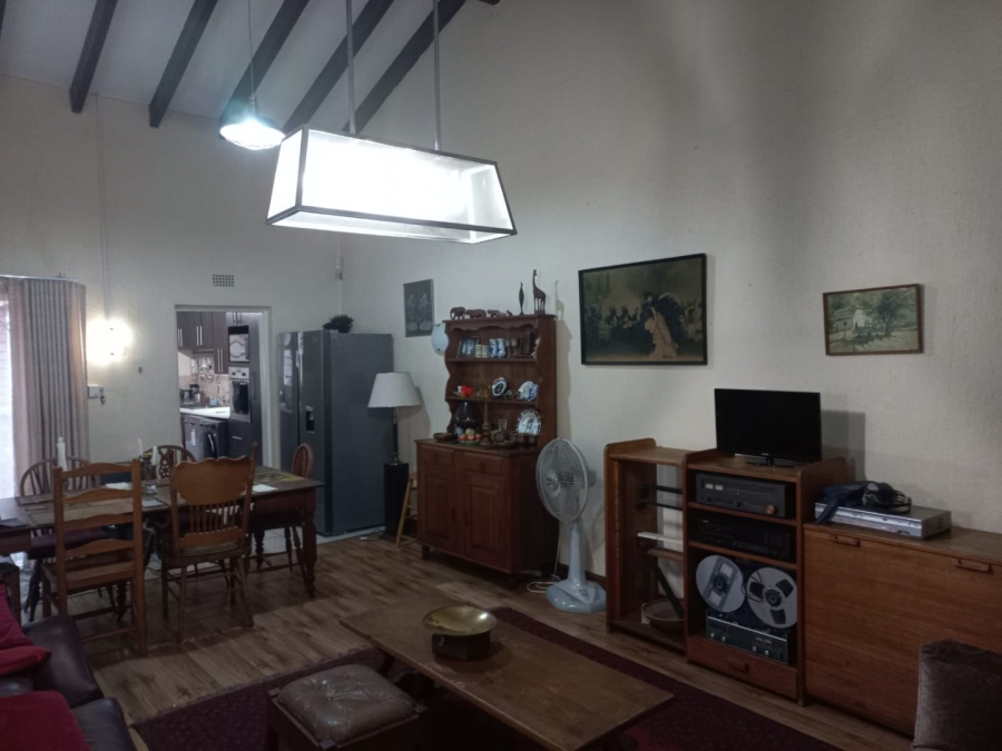 2 Bedroom Property for Sale in Cyrildene Gauteng