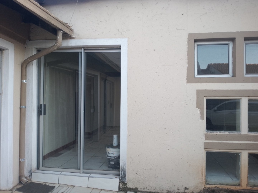 To Let 1 Bedroom Property for Rent in Clayville Gauteng