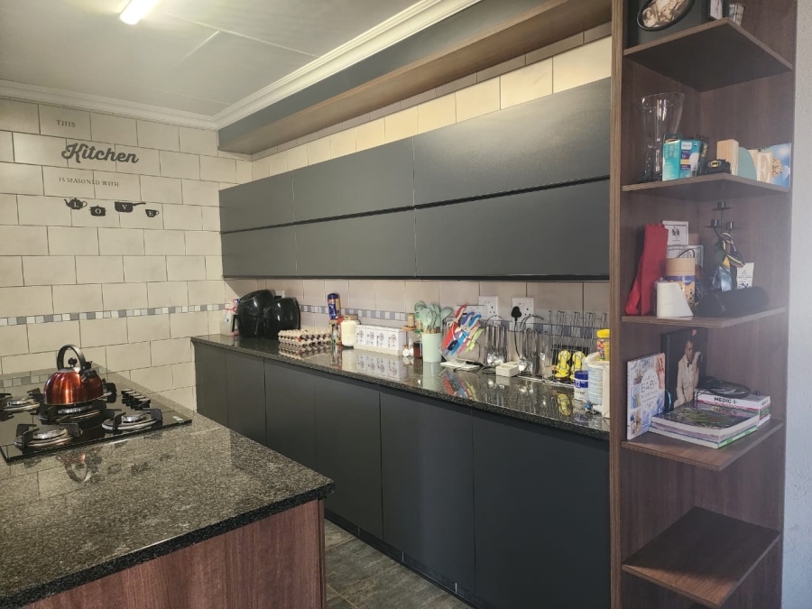 4 Bedroom Property for Sale in Comet Gauteng