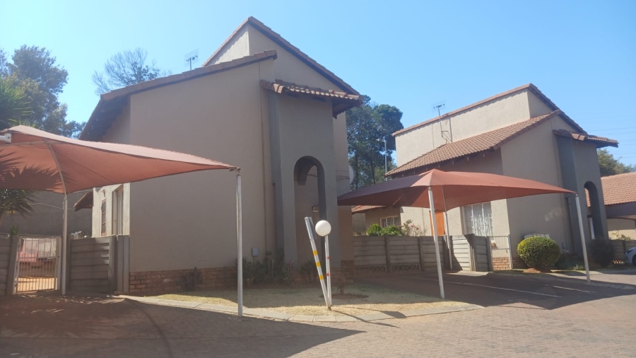 4 Bedroom Property for Sale in Mondeor Gauteng